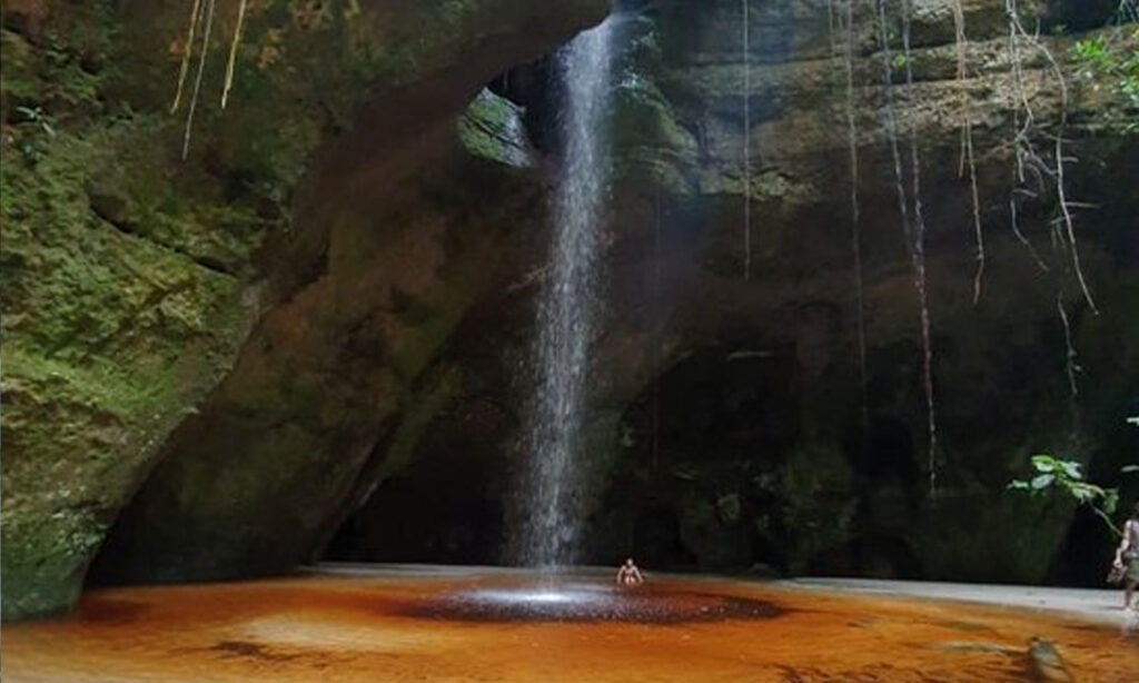 Cachoeira da Pedra Furada em Presidente Figueiredo